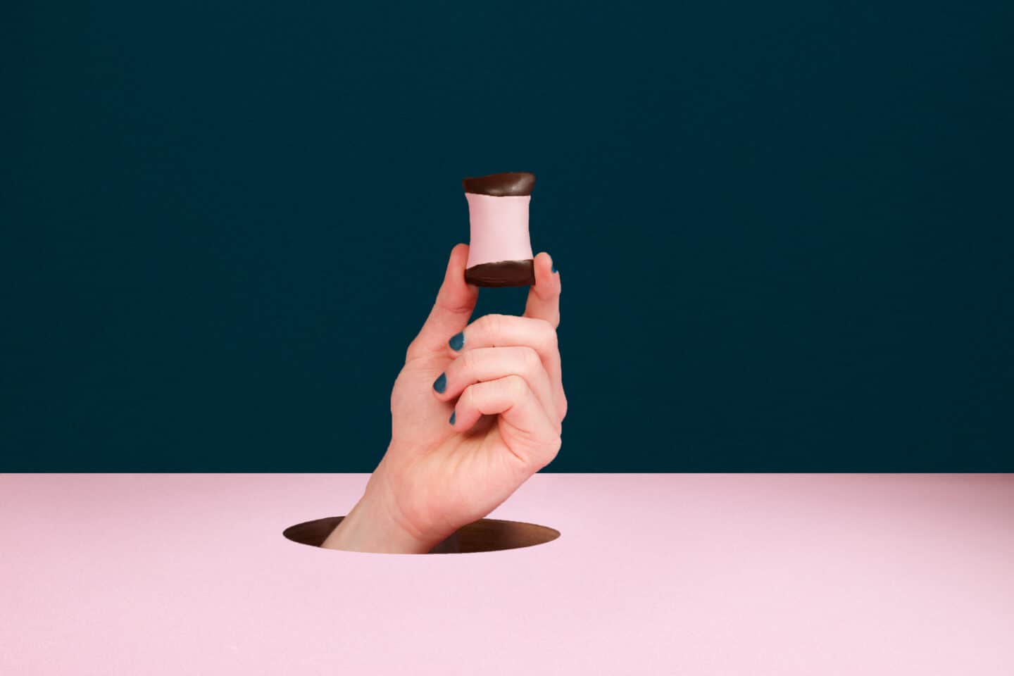 automate contracts - hand holding chocolate - Oneflow